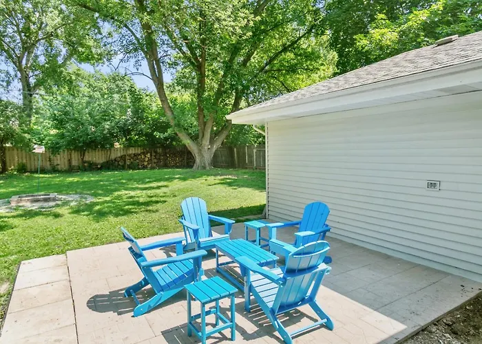 Holiday home 5br Fully Fenced With 2 Living Family Ready Near Naval Base