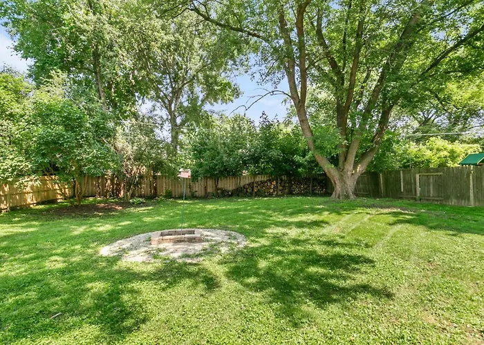 5br Fully Fenced With 2 Living Family Ready Near Naval Base * Libertyville